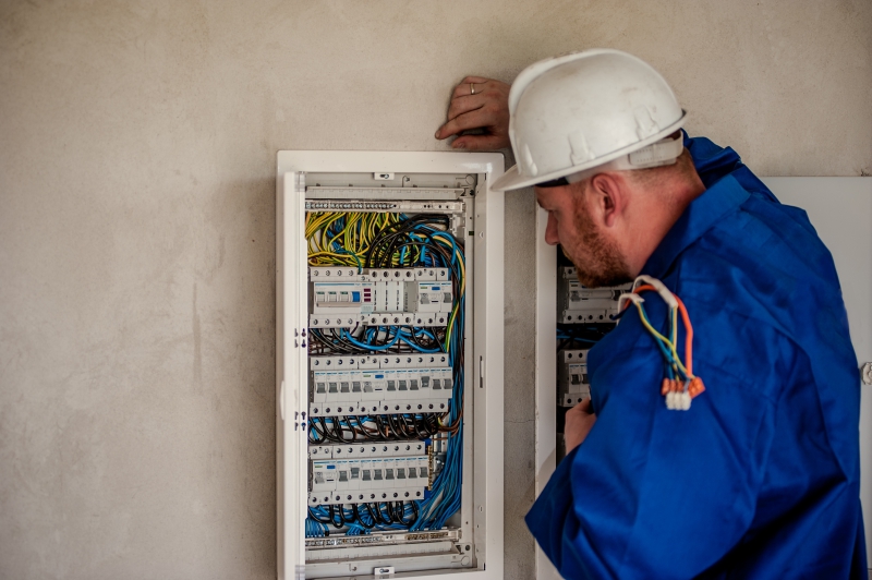 electricite-BOUYON-min_electrician-2755683